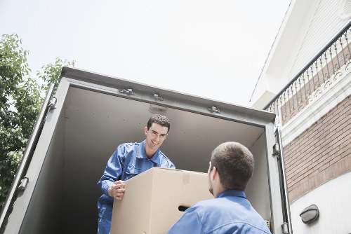 Local movers coordinating a residential relocation in Northwood